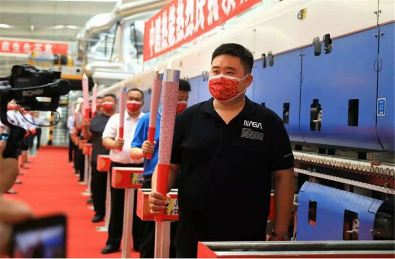 領(lǐng)標科技巖板3mm巖板智能生產(chǎn)線成功點火！_2