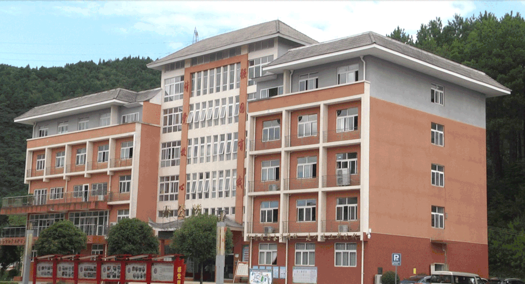 熱心公益，向善發(fā)展｜東鵬踐行企業(yè)責(zé)任，助力黃平縣校園建設(shè)