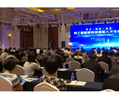 國(guó)家人才智力平臺(tái)賦能！惠達(dá)衛(wèi)浴與院士專家團(tuán)代表簽訂合作協(xié)議，共同推動(dòng)陶瓷生產(chǎn)技術(shù)創(chuàng)新轉(zhuǎn)化