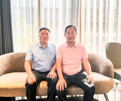 新明珠集團(tuán)葉德林董事長一行赴四川成都、宜賓終端市場走訪調(diào)研