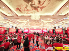 瓷磚增長(zhǎng)王大角鹿煥新升級(jí)，怕瓷磚磨花，用大角鹿