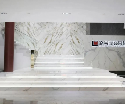 仿古賽道第一潮牌，路易摩登瓷磚憑什么在陶瓷行業(yè)內(nèi)卷中突圍？