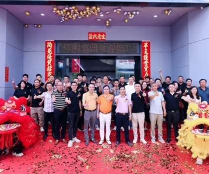 煥新啟航·共贏未來(lái)｜華陶集團(tuán)新展廳揭幕盛典暨雄鷹、華星陶品牌上市推介會(huì)圓滿成功