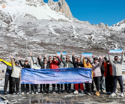 新明珠巖板回歸自然， 以《造物》之名，演繹向山而行