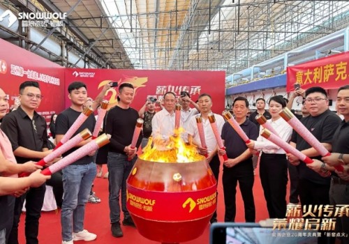 慶賀！雪狼頂配巖板生產線成功點火！