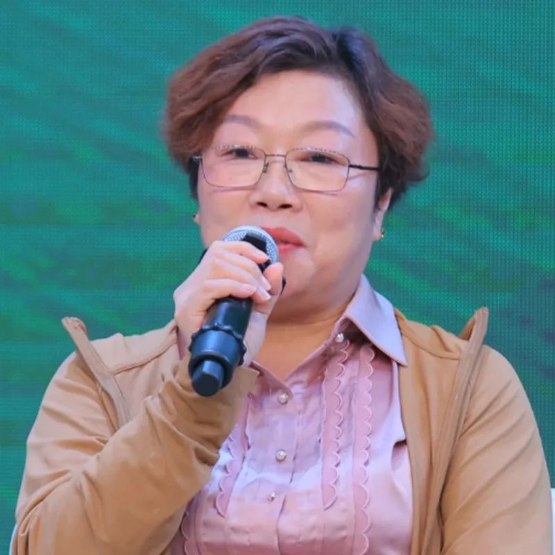 金牌企業(yè)制造副總裁 張代蘭：企業(yè)要生存，必須走光伏發(fā)電.jpg