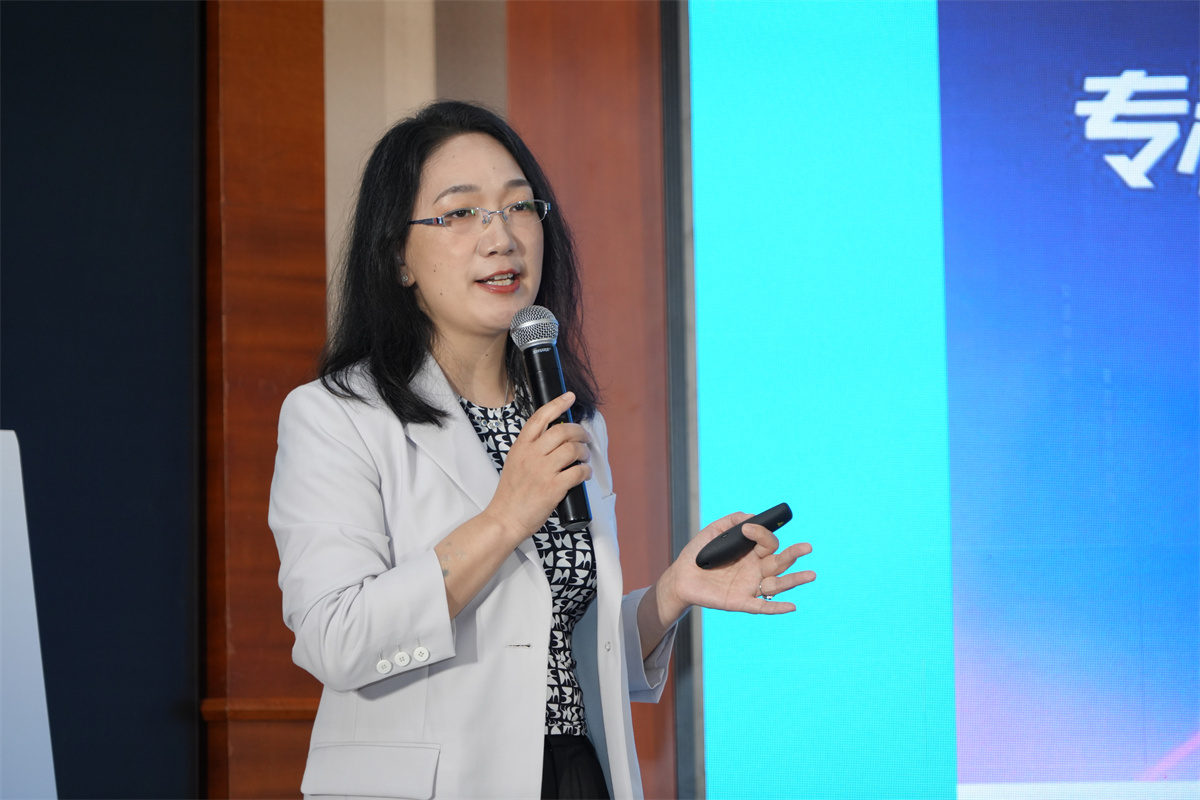 1681799062368944.jpg 佛山市鼎維設計有限公司總經(jīng)理程小麗.jpg