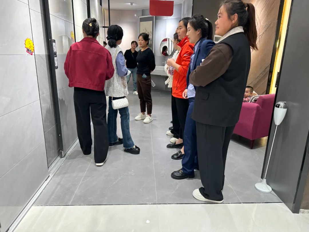 1697178983234891.jpg 獅王瓷磚萬(wàn)人火花節(jié)全國(guó)巡回賽棗莊站火爆全城3.jpg