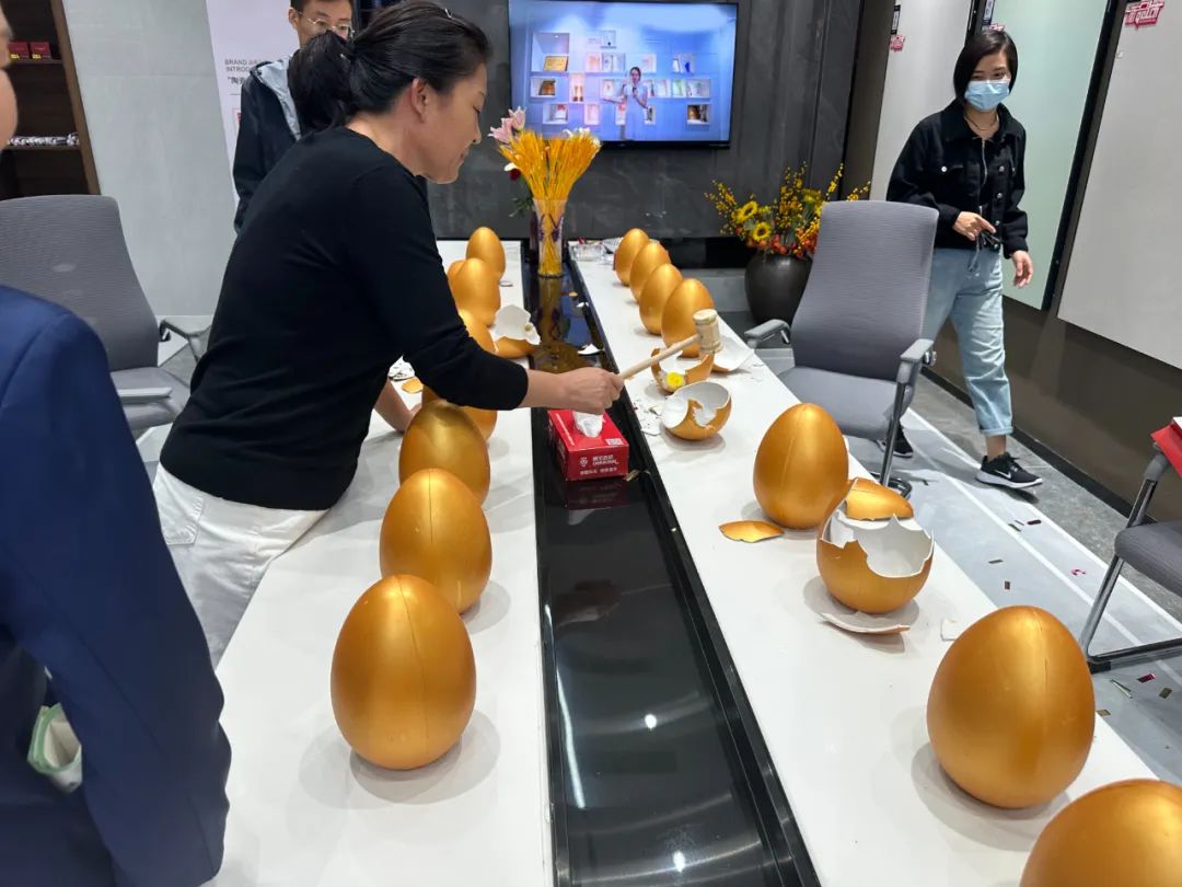 1697179059230384.jpg 獅王瓷磚萬(wàn)人火花節(jié)全國(guó)巡回賽棗莊站火爆全城12.jpg