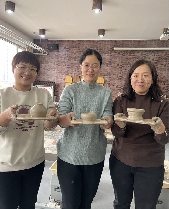 1709778777823688.jpg 體驗(yàn)非遺熱辣滾燙――盛世長(zhǎng)安小學(xué)開(kāi)展“三八” 女神節(jié)陶藝制作活動(dòng) (5).jpg