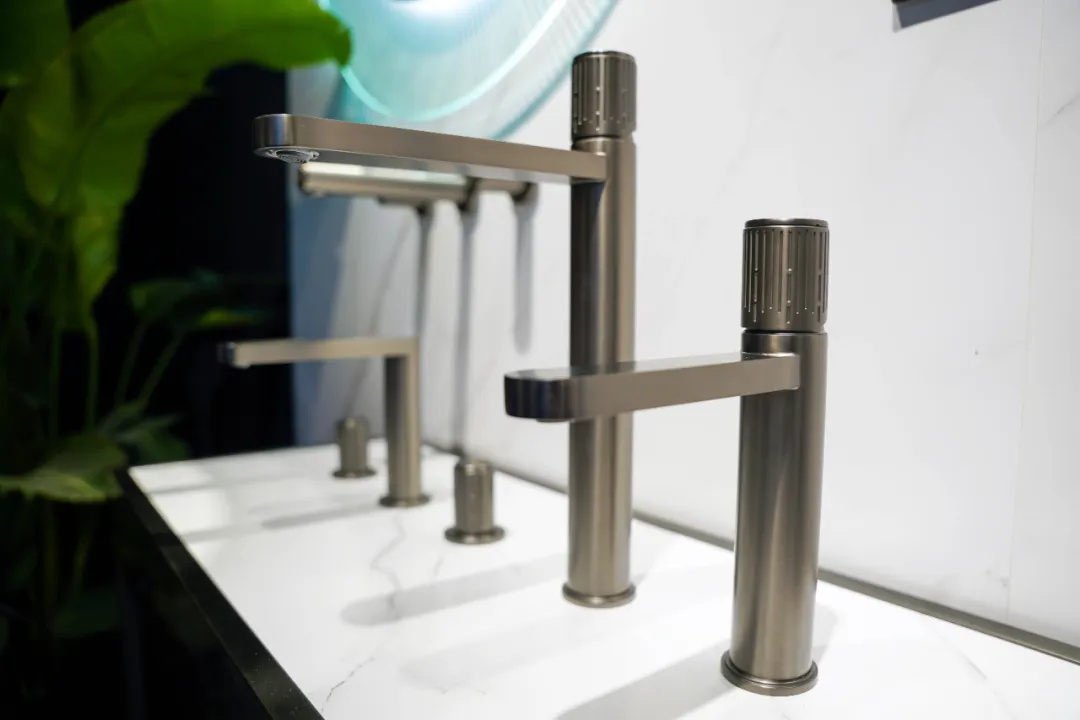 1711674759230992.jpg 德國COSO衛(wèi)浴驚艷亮相上海國際酒店展3.jpg