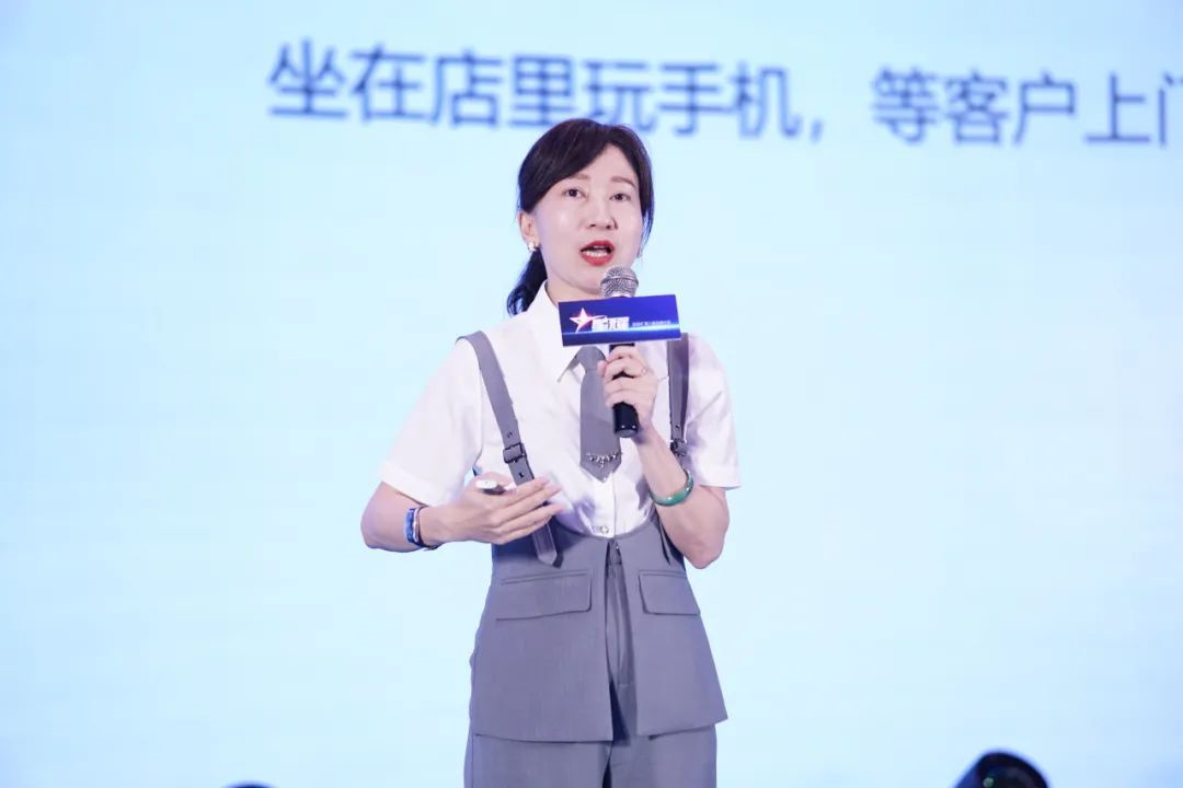 1713401152560479.jpg 2024圣堡龍?zhí)沾傻诎藢闷放拼髸A滿舉行7.jpg