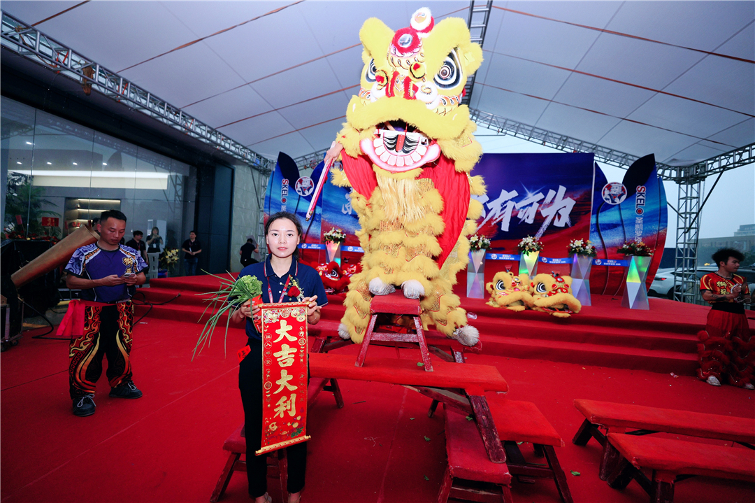 1713493006450476.jpg 總經(jīng)理顏慧萍采青.JPG