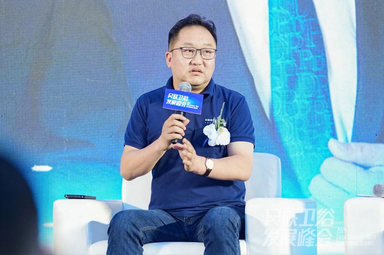 1733124722985137.jpg 智享科技 創(chuàng)領(lǐng)浴界|東鵬整裝衛(wèi)浴榮膺“定制衛(wèi)浴領(lǐng)導(dǎo)品牌” 稱號.jpg