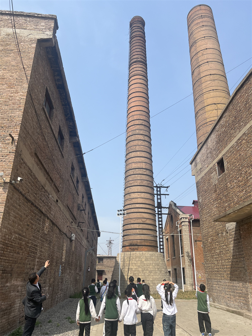 1745138582859587.jpg 盛世長安小學(xué)赴井陘礦區(qū)古村落藝術(shù)村開展美育研學(xué)實踐活動4_旋轉(zhuǎn).jpg